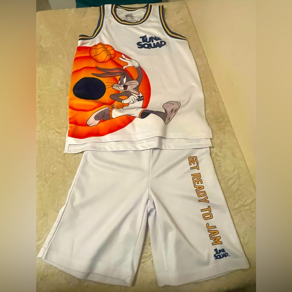 Boys Space Jam shorts Set. Top L Bottom M.